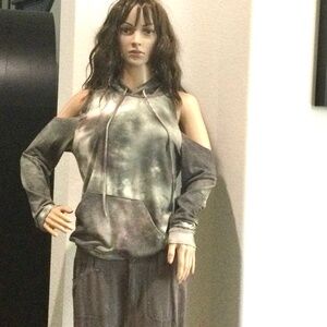 Tie-dye shoulder cut-out hoodie